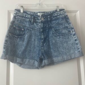Women’s Forever 21 Indigo Patterned Denim Shorts - Size 30